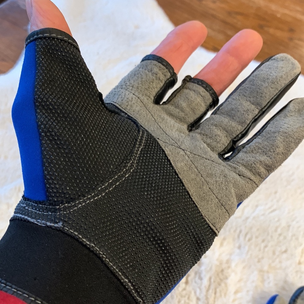 Water or wake board ski gloves. - Picture 9 of 10